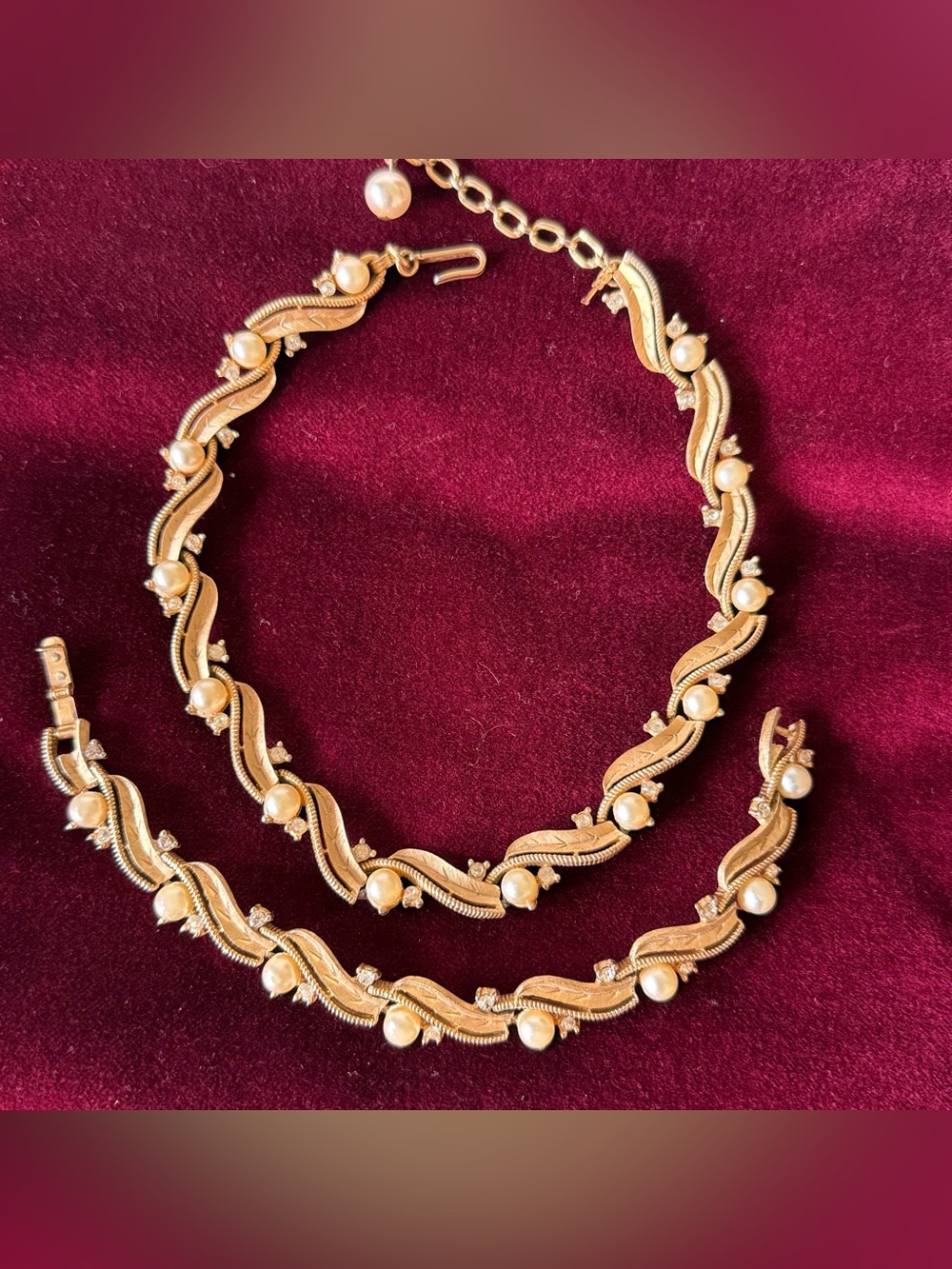 HTF CROWN TRIFARI GOLDTONE FAUX PEARL RHINESTONE RIBBON NECKLACE BRACELET 60’s